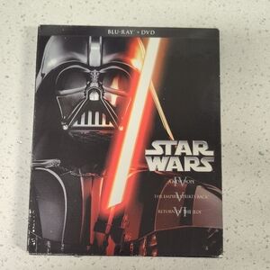 Star Wars Trilogy Blu-ray + DVD - Darth Vader Cover - Black & Red